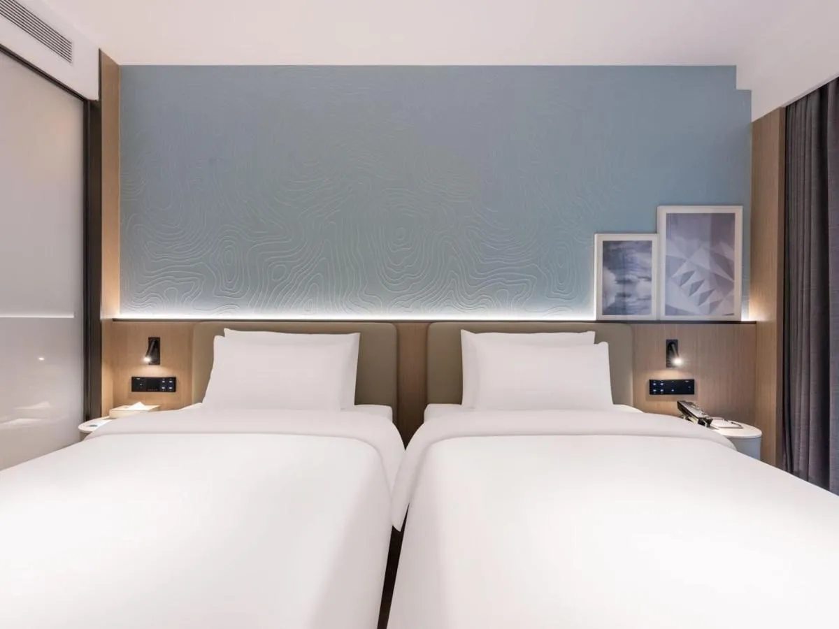 Image 1 of Country Inn & Suite by Radisson, Chongqing Liberation Monument Hongya Cave