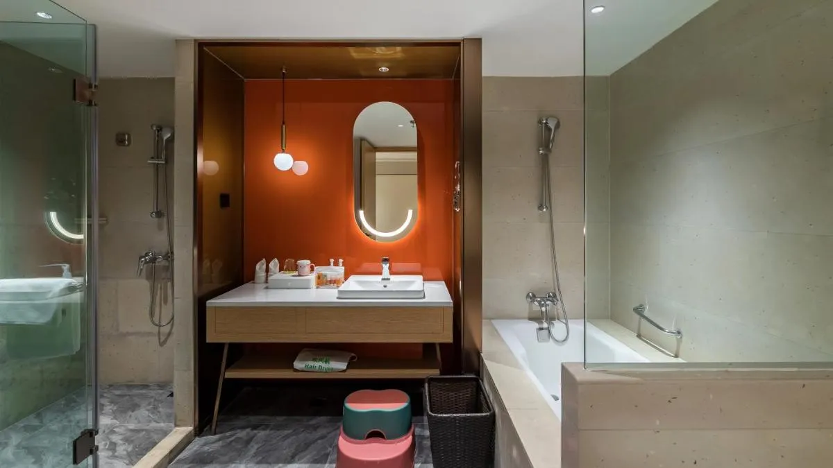 Image 2 of Holiday Inn Chongqing Guanyinqiao by IHG