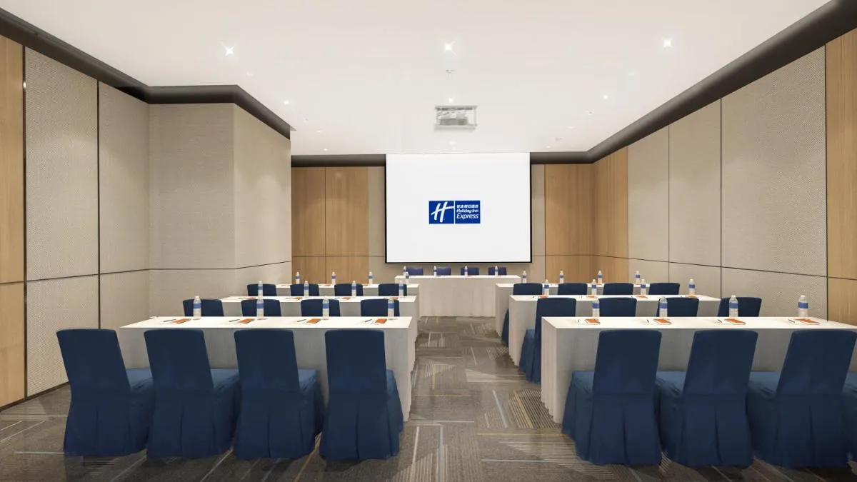 Image 6 of Holiday Inn Express Chongqing Caiyun Lake by IHG