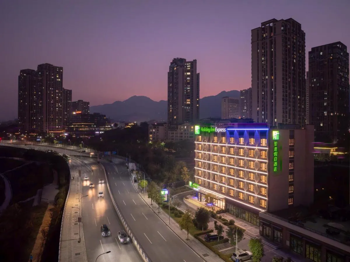 Image 2 of Holiday Inn Express Chongqing Ciqikou Ancient Town by IHG