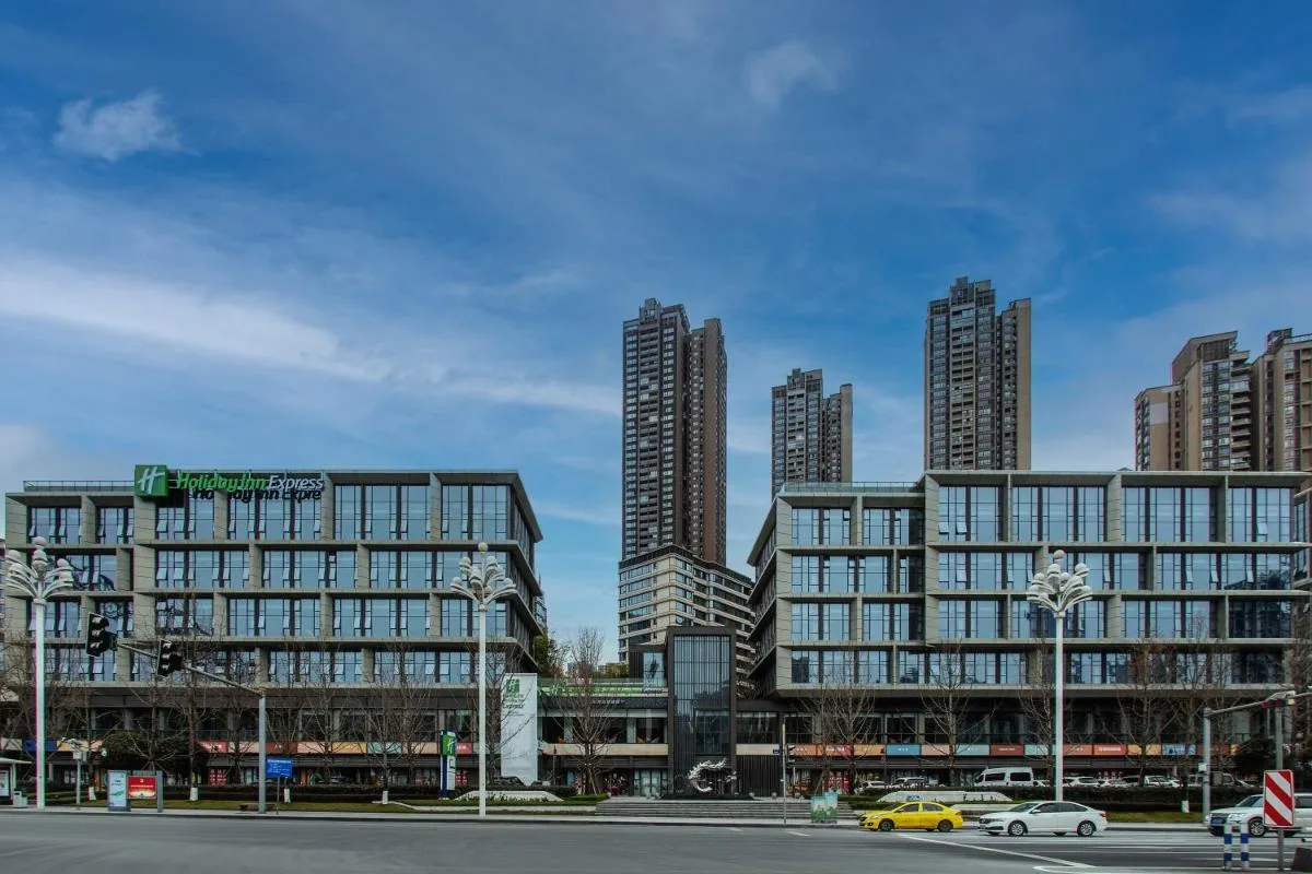 Image 2 of Holiday Inn Express Chongqing Nanbin Road by IHG