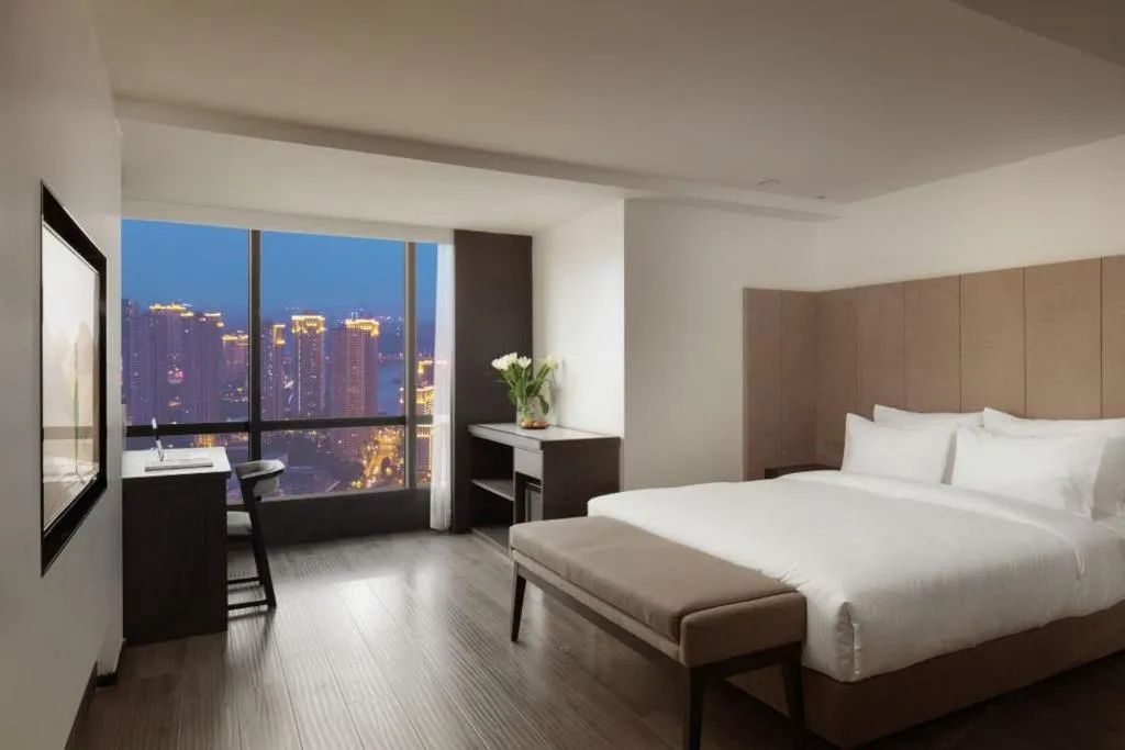 Image of Jinxi Aerial Riverview Hotel – Chongqing Jiefangbei Hongya Cave