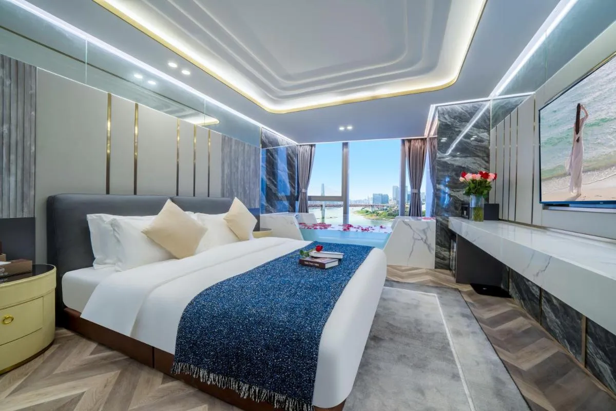 Image 1 of Yunmulijin Sky High Riverview Hotel Chongqing Jiefangbei Raffles Plaza